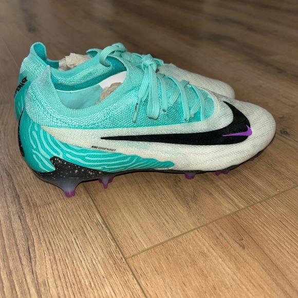 Athletic_Shoes